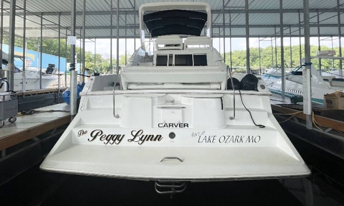 Lake Ozark Boat Rental | 38' Unique Boat Hotel Honeymoon Suite