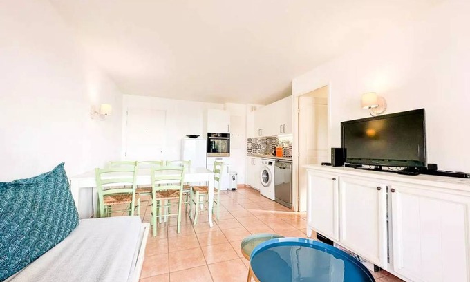 Six-Fours-les-Plages Apartment | 39 m² Apartment ∙ 2 bedrooms ∙ 6 guests