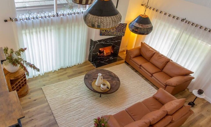 Thousand Oaks House | 3B 2.5B Custom House with Elegant Taste