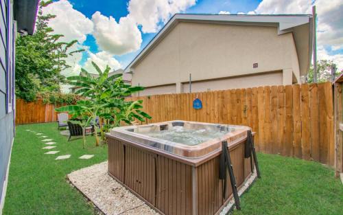 Northside House | 3BD Historic Charm x Modern Amenities w Hot Tub