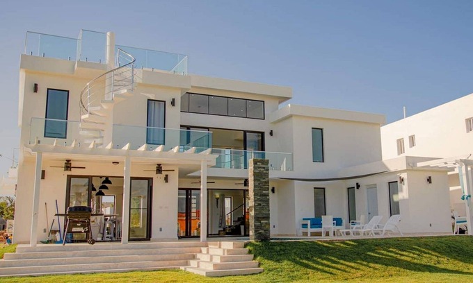 Sosua Villa | 3BD villa with pool in beachfront resort: gym/tennis/basket/waterpark/playground