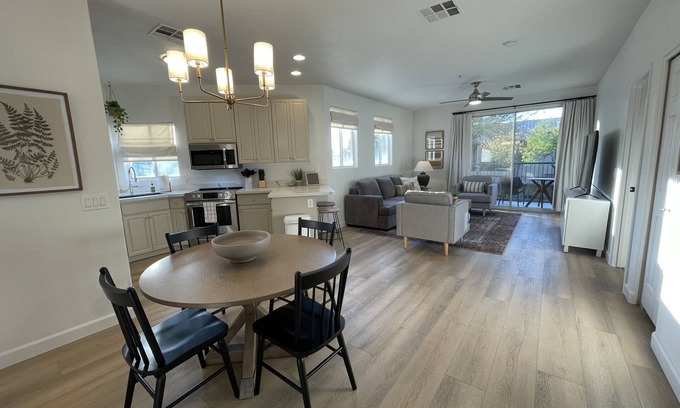 Superstition Springs Condo | 3bd Waterfront Resort Gated Community