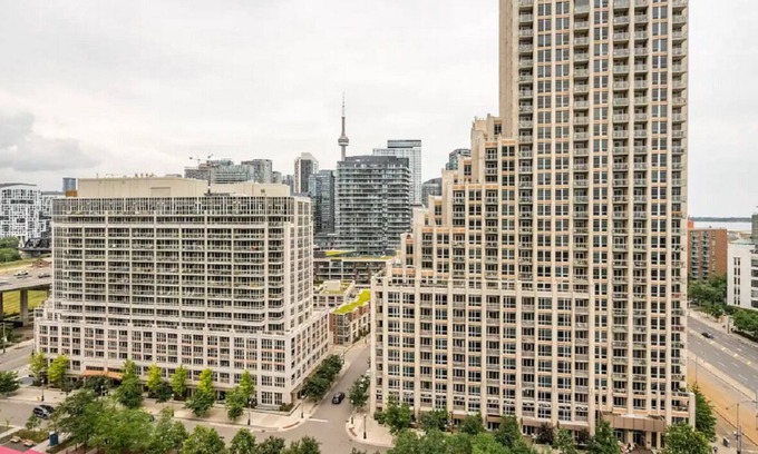 Fort York Condo | 3BDR Core Downtown Toronto w/Gym, Pool. Parking