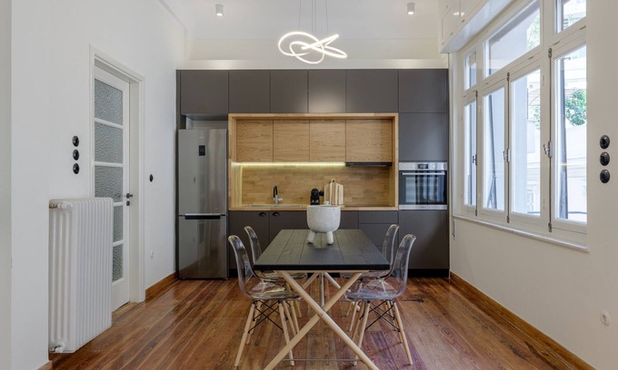 Plaka Apartment | 3Bdr Modern Design & Bright Interiors in Plaka