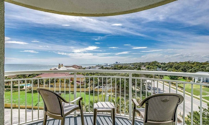 Myrtle Beach Condo | · 3Bdrm Deluxe Oceanfront Condo - Gorgeous Pools - Top Rated Resort!