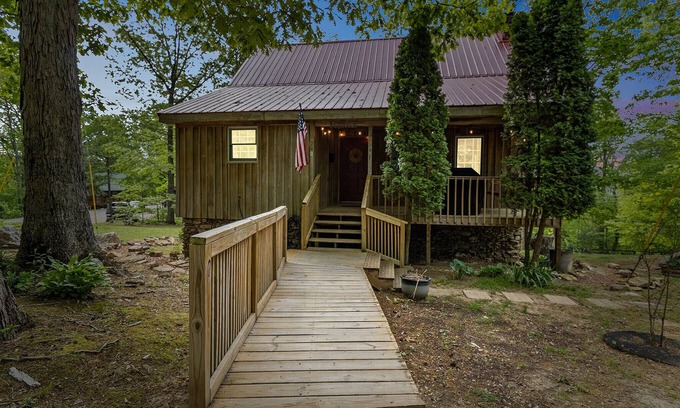 Sloans Valley Cabin | 3bed/3bath, 3 POOLS, boat ramp 1 mile away, BOAT storage