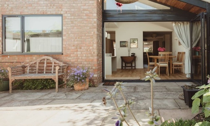 Cambridge House | 3Bed House w/Charming Courtyard Garden & Parking