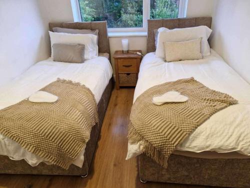 Broadheath House | 3Bedroom-Sleeps5-WiFi-SingleCarParking