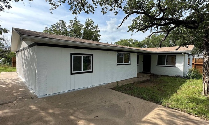 Mineral Wells House | 3BR 2BA house with a beautiful view