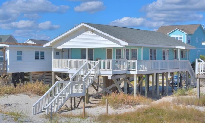 Long Beach House | 3BR/2BA - Ocean Front, Dog Friendly, Beach Steps Away, Sleeps 8