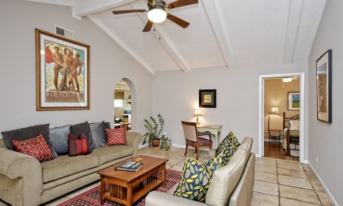 Greater South River City House | 3BR/2BA Townhome off South Congress, Downtown Austin, Sleeps 10