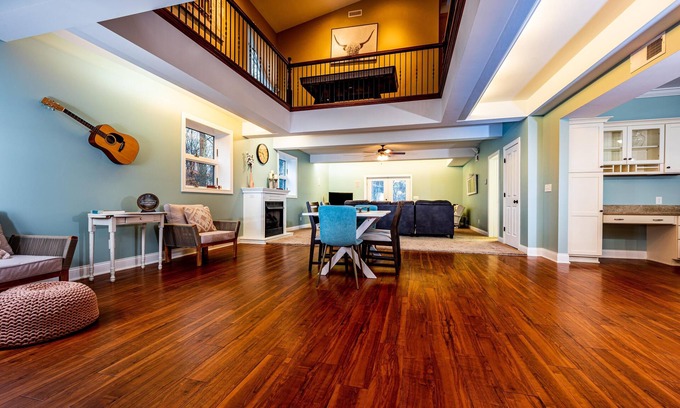 Bloomington House | 3BR, 3BA House