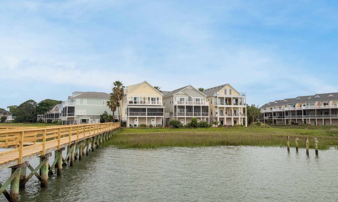 Waters Edge Condo | 3br/3ba River Views Pool and Dock Access~ River Walk