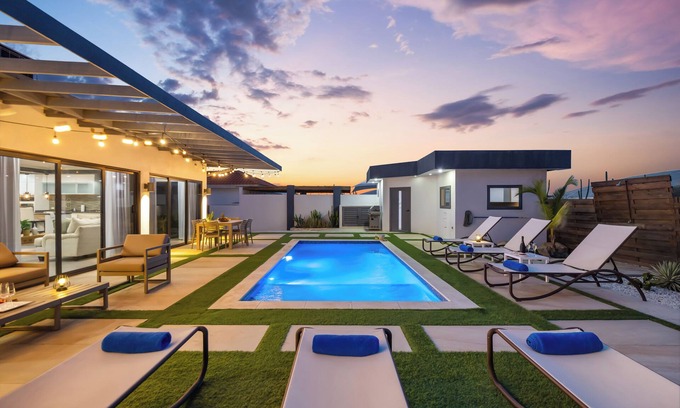 Esmeralda Villa | 3br- 3bt Modern Villa only 1 Min to Beach · Private Pool w/BBQ & Outdoor Living