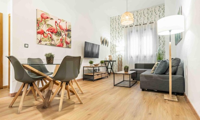 La Merced Apartment | 3BR apartment with parking and patio in the center by REMS