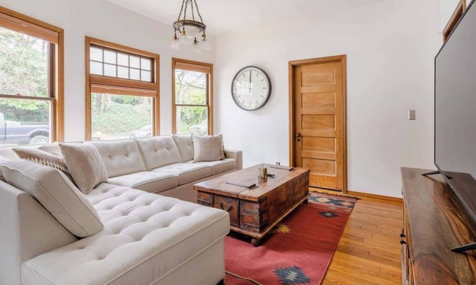 Goose Hollow House | 3BR Craftsman Vintage Charm Great Location