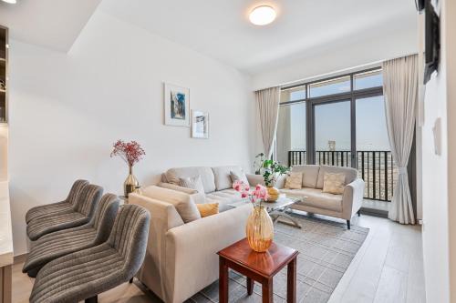 Madinat Zayed Apartment | 3BR Elegant Haven with Gym, Pool and 2 Parking Spaces