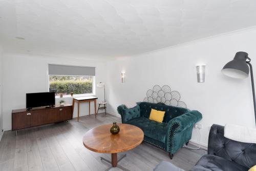 Whitburn Apartment | 3BR Family House with Free Parking in West Lothian