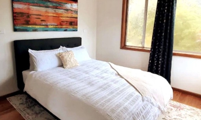 Mount Ousley House | 3BR Home 2 min drive to UOW, free parking, AC