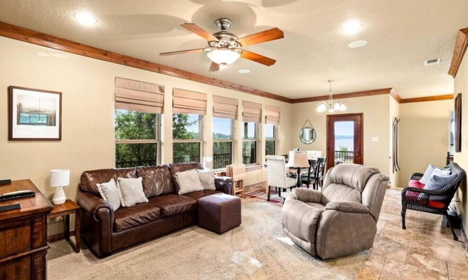 Granbury House | 3BR Lakefront Retreat w/Dock & Kayaks