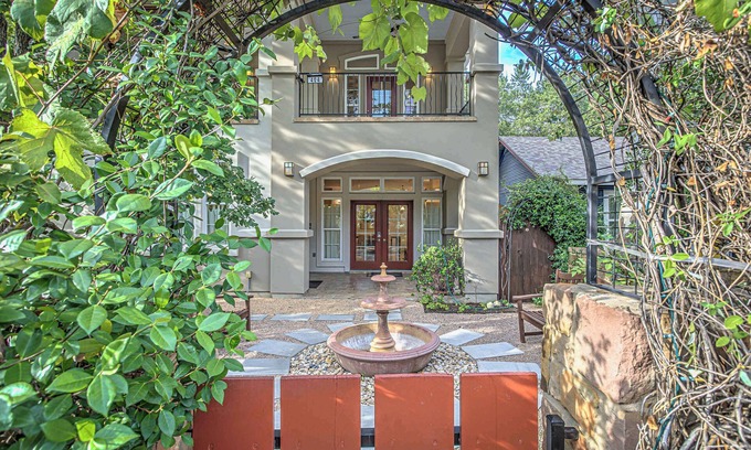 Bouldin Apartment | 3BR Retreat in Bouldin Creek | Walk to SoCo