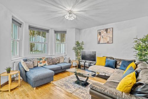 Earl's Court Apartment | 3BR Retreat in Redcliffe Gardens