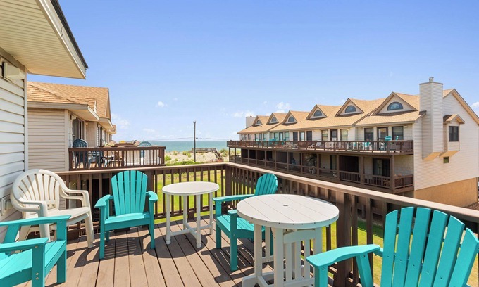 Kitty Hawk House | 3BR Sea Dunes Townhome w/Pool & Beach Access