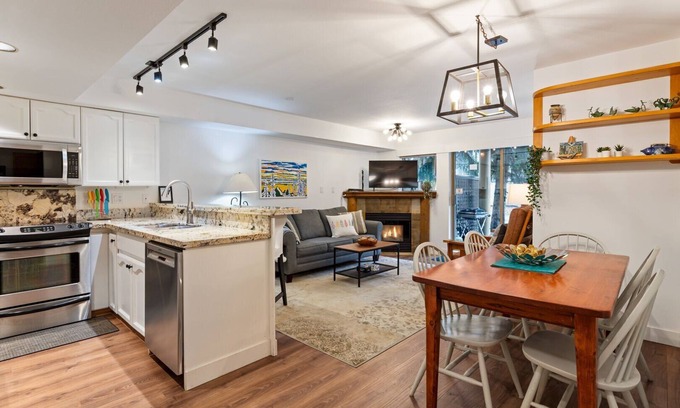 Village North House | 3BR | Valhalla | King Bed | Village Location | Communal Hot Tub | Gas Fireplace | Parking
