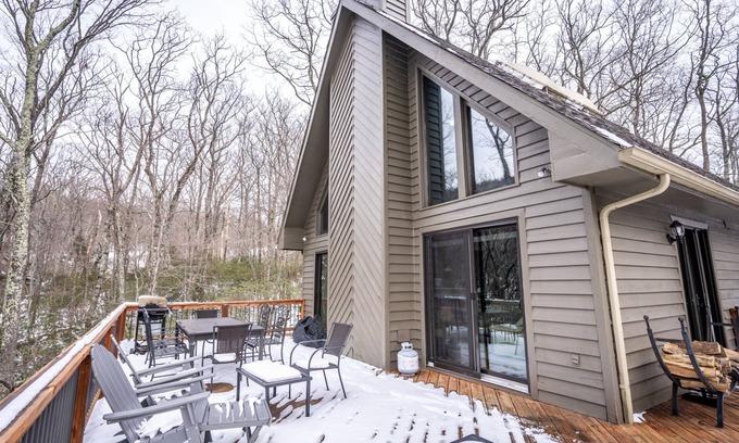 Laurel Ridge Ski Chalet | 3min to Ski! Mntn View Fireplace 55"TV w/Disney+