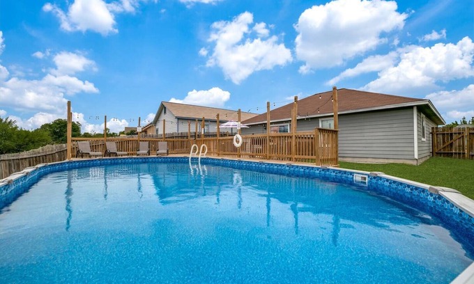 Arena District House | 3N & 4N Discounts Cozy Home w/Pool, Smart TVs
