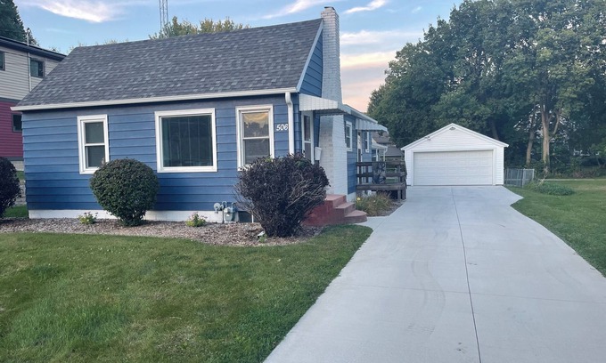 Clear Lake House | 3rd and Surf- 2 blocks from the lake, 1 block from the Legendary Surf Ballroom