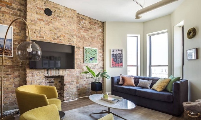 River North Apartment | 3rd Floor Flat in River North - 3N