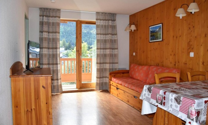 Pralognan-la-Vanoise Apartment | 3rd floor, swimming pool, balcony, parking, tv, ski locker, 36m², Pralognan-la-Vanoise