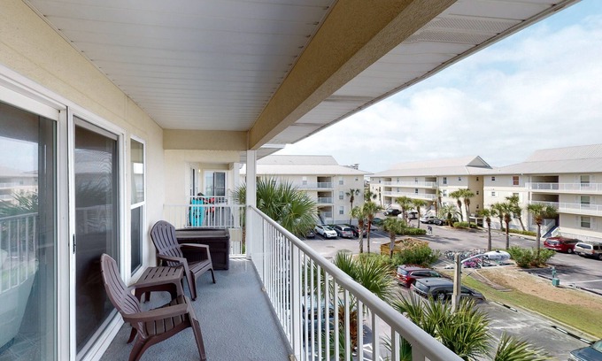 Navarre Beach Condo | 3rd Floor Spacious Condo Close To Entertainment, Shared pool, Wifi