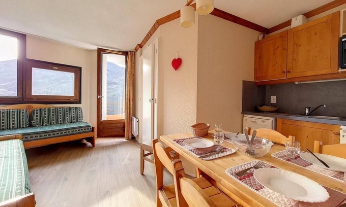 Reberty Apartment | 3rd floor, view mountain/ski slopes, balcony, tv, ski locker, 24m², Les Menuires