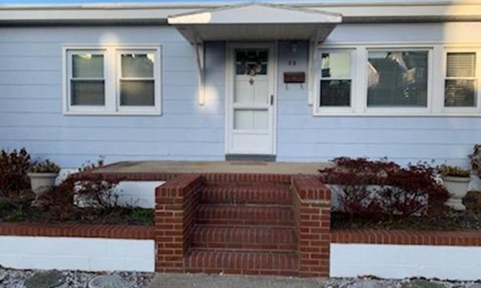 Surf City House | 3rd from the beach! Super Cute Bungalow!