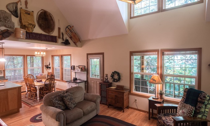 Rhododendron Cabin | 3rd night free on your stay before Aug 31st River,Hot-tub A/C