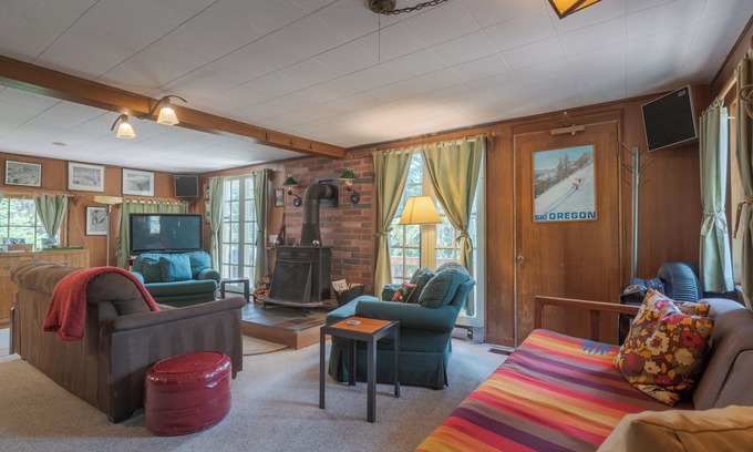 Government Camp Cabin | 3rd night free stay before 09/28 enjoy lakes, hiking, electric car charger!