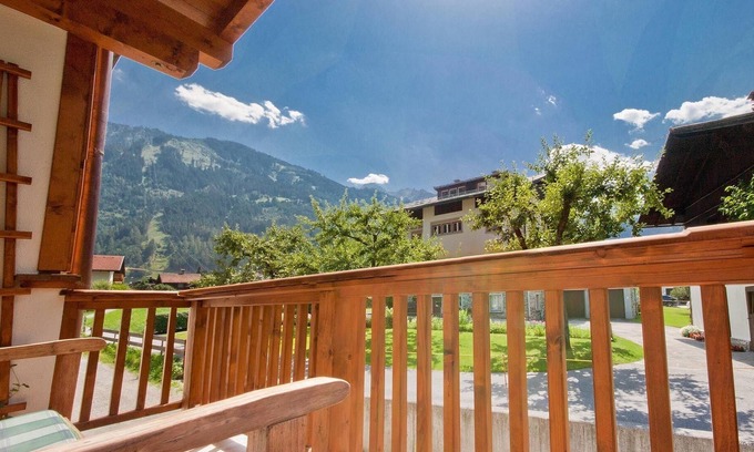 Mayrhofen Apartment | 3SZ apartment, with balcony and large garden, right in the center by the cable car