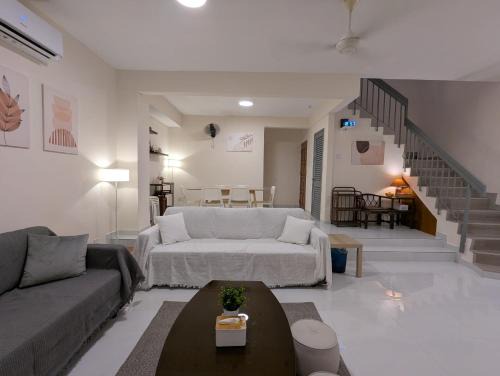 Subang Jaya House | 4-15pax Sawatt Homestay at Subang - Entire House - 5mins to Sunway - SJMC