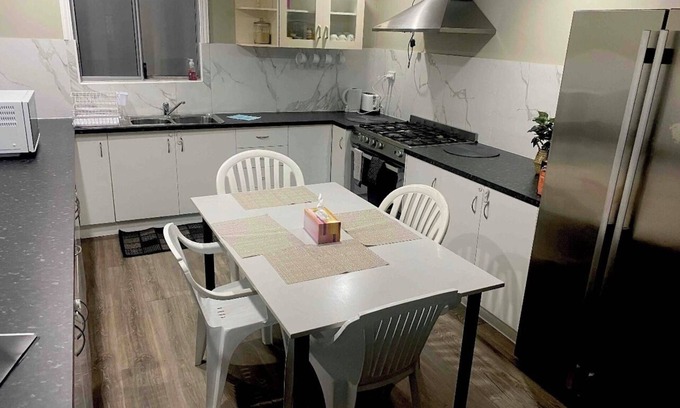 Piccadilly Cottage | 4/2 bedroom English cottage with open fire place