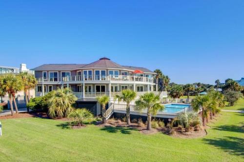 Isle of Palms House | 4 46th Avenue by AvantStay Pool Views Deck
