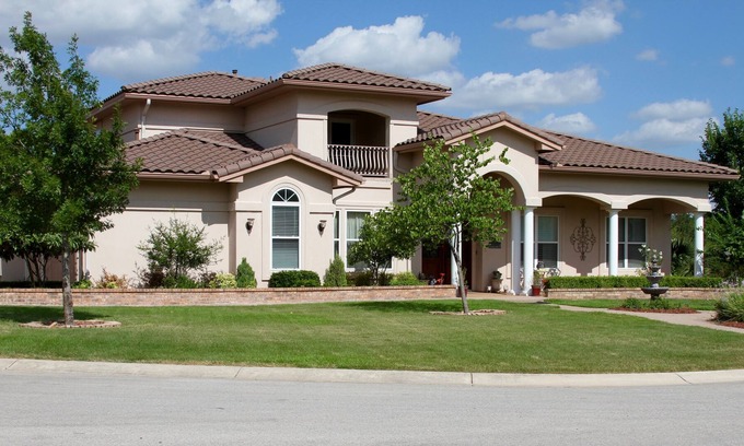 Georgetown House | 4,600 sq ft WINTER VACATION EXECUTIVE home on large corner lot, lovely community