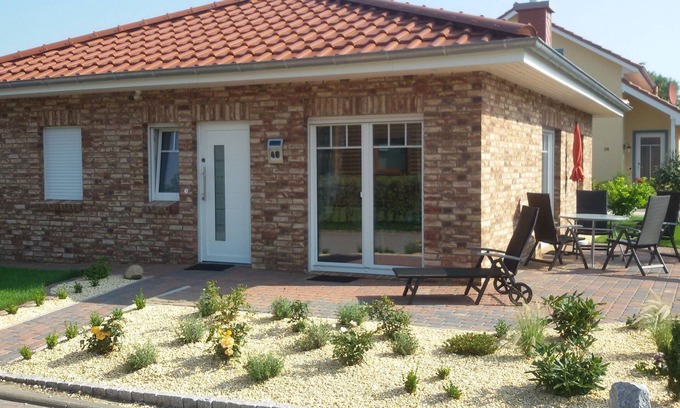 Dorumer Neufeld House | 4 * barrier-free, for allergy sufferers, seniors; WiFi and Additional costs included; beach chair