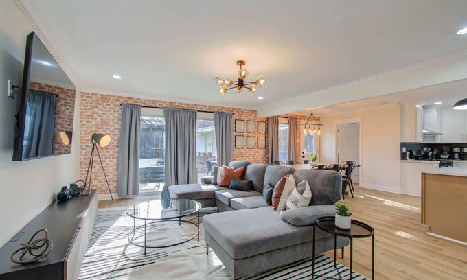 Braeswood Place House | 4-BD Central Location w Pool, Patio, Firepit