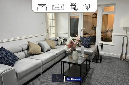 Oxford Villa | 4 BDR Home By Tranquil Ventures Short Lets & Serviced Accommodation Cowley With Games Area, On-Site Parking, Central Oxford