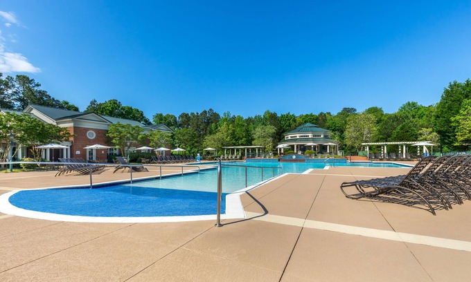 Berkeley Condo | 4 BDRM SLEEPS 12* 2 LIVING RMS, 2 KITCHENS, 4 BATHRMS, INDOOR/OUTDOOR POOLS, SPA