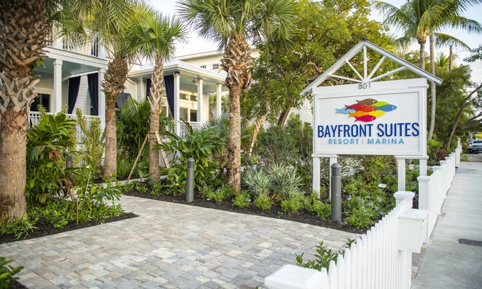Meadows Condo | 4-Bed 4.5 Bath Condo @ Bayfront Suites - NO CLEANING FEE (Non-Waterfront)