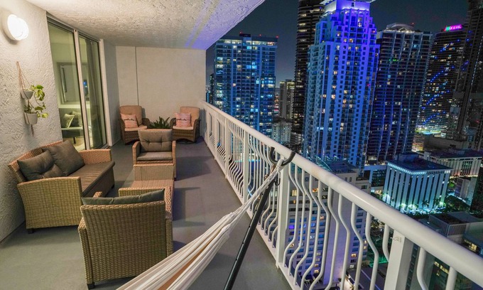 Brickell Apartment | 4 bed boho condo with amazing view *Comfortable, stylish and clean*