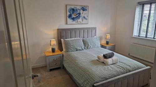 Peterborough House | 4-Bed Charming Pet-Friendly House w Garden